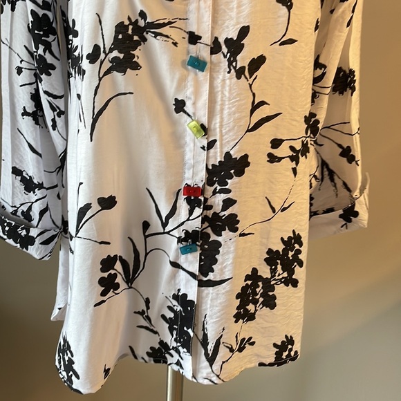 MULTIPLES black and white floral print crinkle woven point collar blouse size XS - Picture 7 of 16